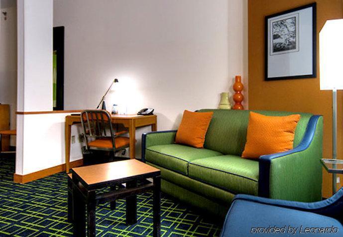 Fairfield Inn And Suites By Marriott Napoli Bagian luar foto